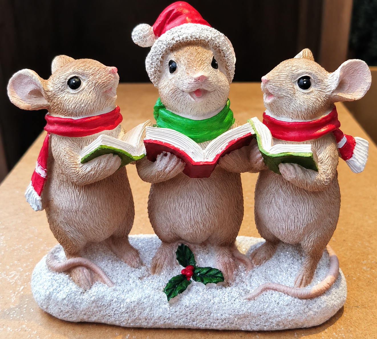 3 Christmas Mice singing